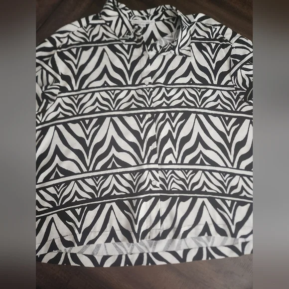 XL Zebra Print Jane + Delancey Button Blouse - Picture 8 of 8